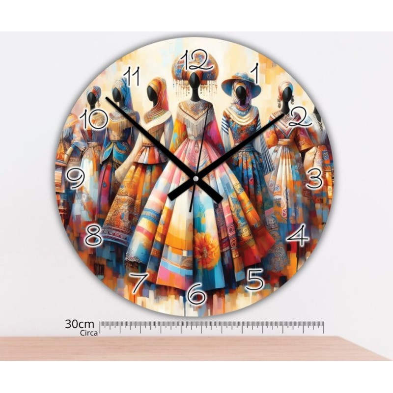 Orologio decorativo etnico ambientato in un salotto moderno con arredi boho-chic.